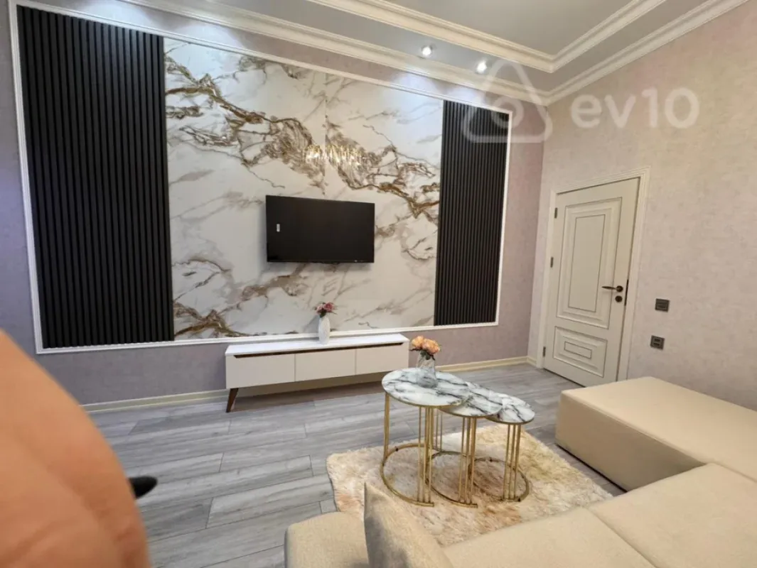 Kirayə verilir 2 otaqlı yeni tikili 87 m²