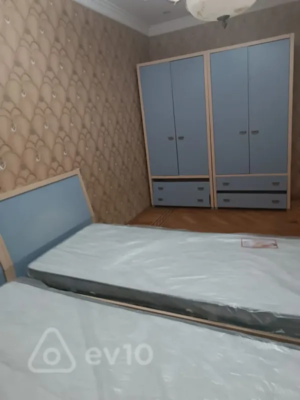 Kirayə verilir 3 otaqlı köhnə tikili 80 m²