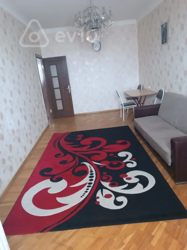 Kirayə verilir 3 otaqlı köhnə tikili 80 m²