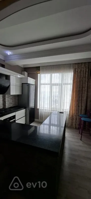 Kirayə verilir 3 otaqlı yeni tikili 100 m²