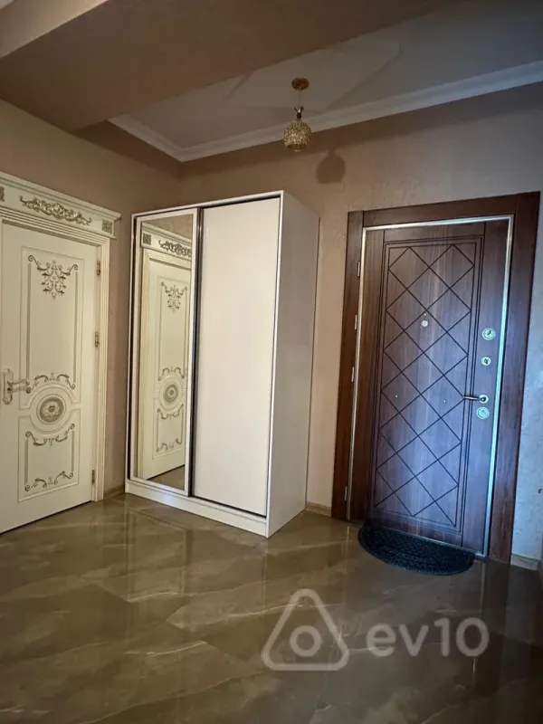 Kirayə verilir 3 otaqlı yeni tikili 100 m²