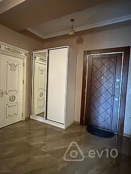 Kirayə verilir 3 otaqlı yeni tikili 100 m²