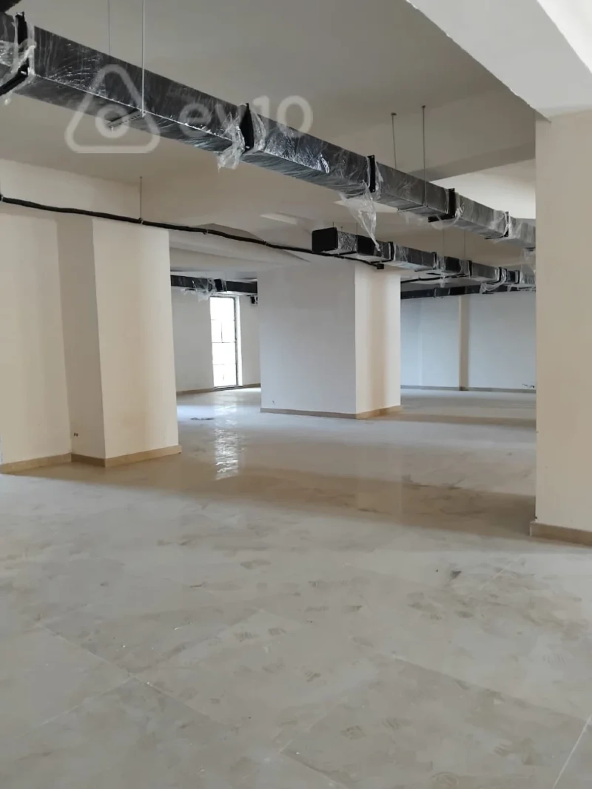 Satılır mənzil 886 m²