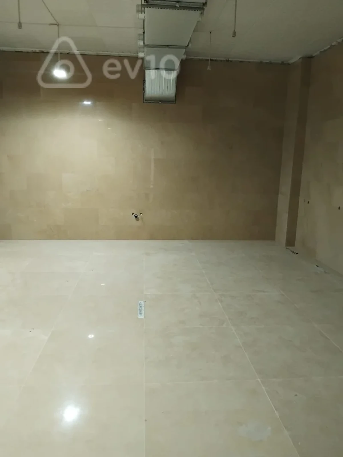 Satılır mənzil 886 m²