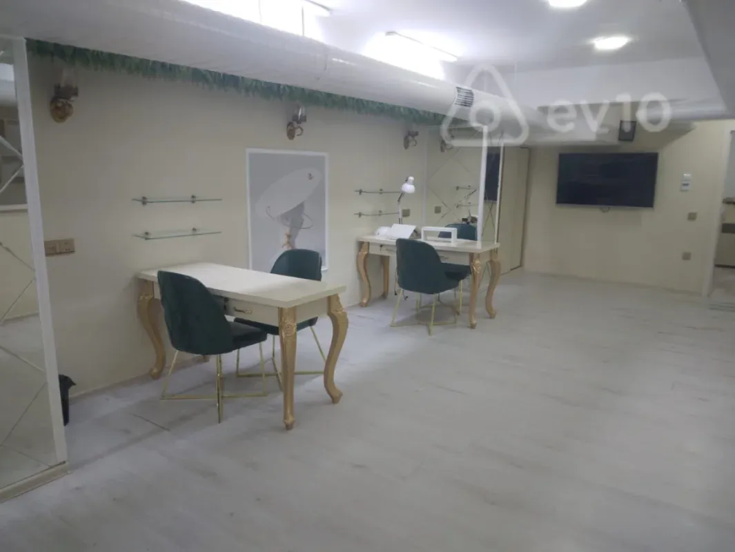 Kirayə verilir mənzil 200 m²