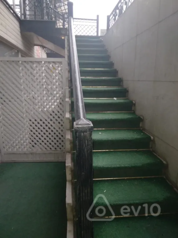 Kirayə verilir mənzil 200 m²