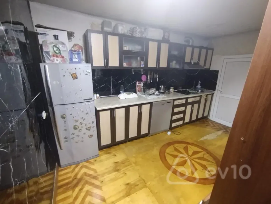 Satılır 14 otaqlı həyət evi 310 m²