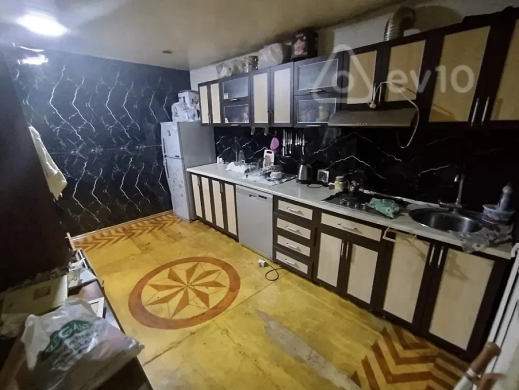 Satılır 14 otaqlı həyət evi 310 m²