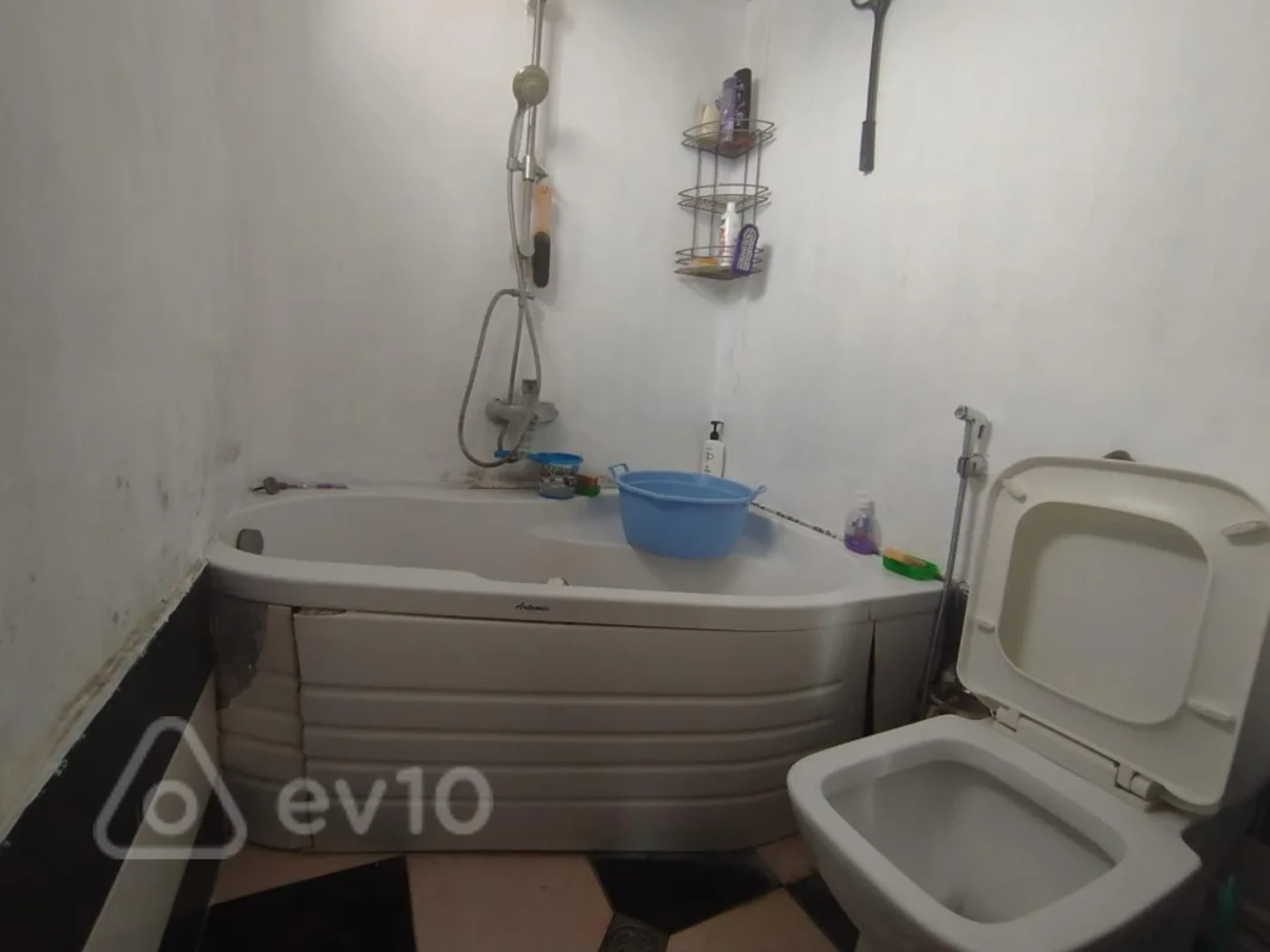 Satılır 14 otaqlı həyət evi 310 m²