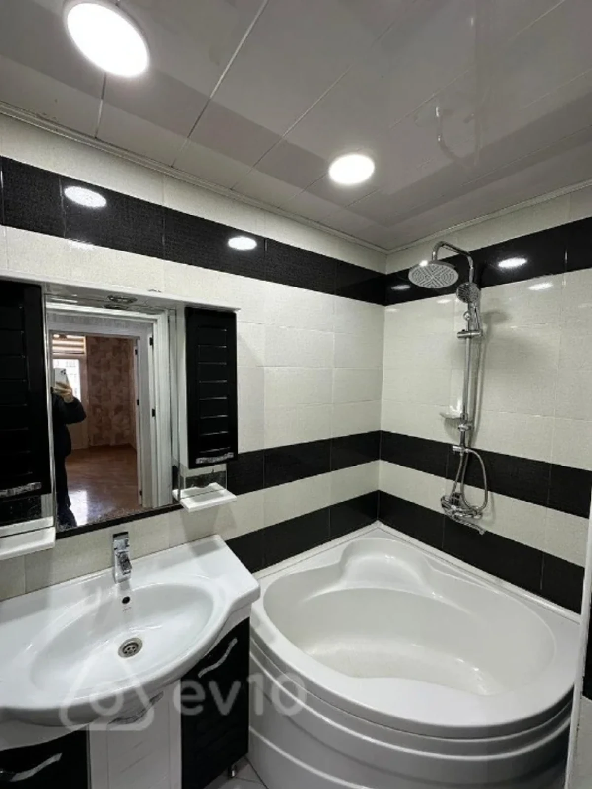 Satılır 3 otaqlı yeni tikili 84 m²