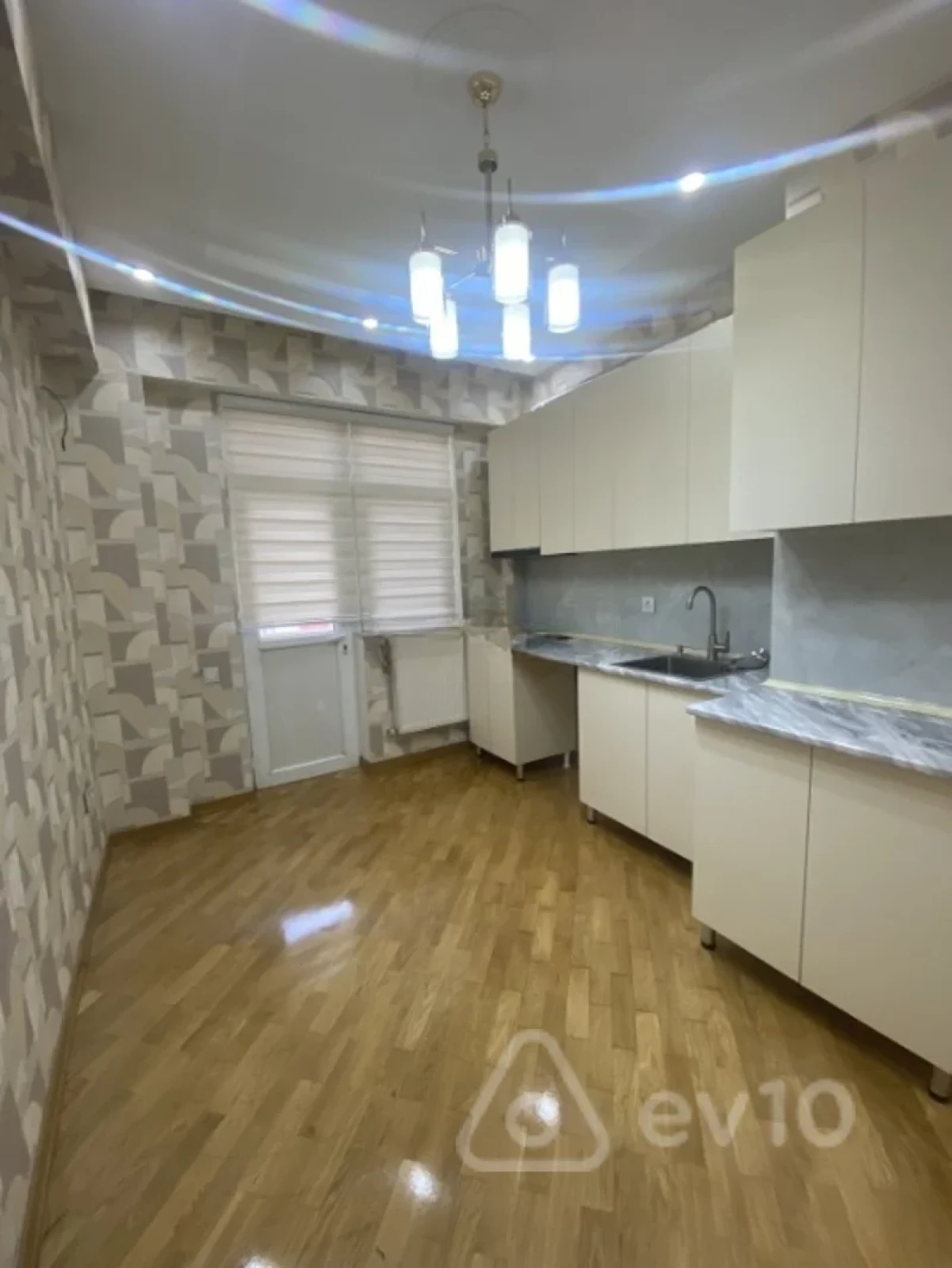 Satılır 3 otaqlı yeni tikili 84 m²