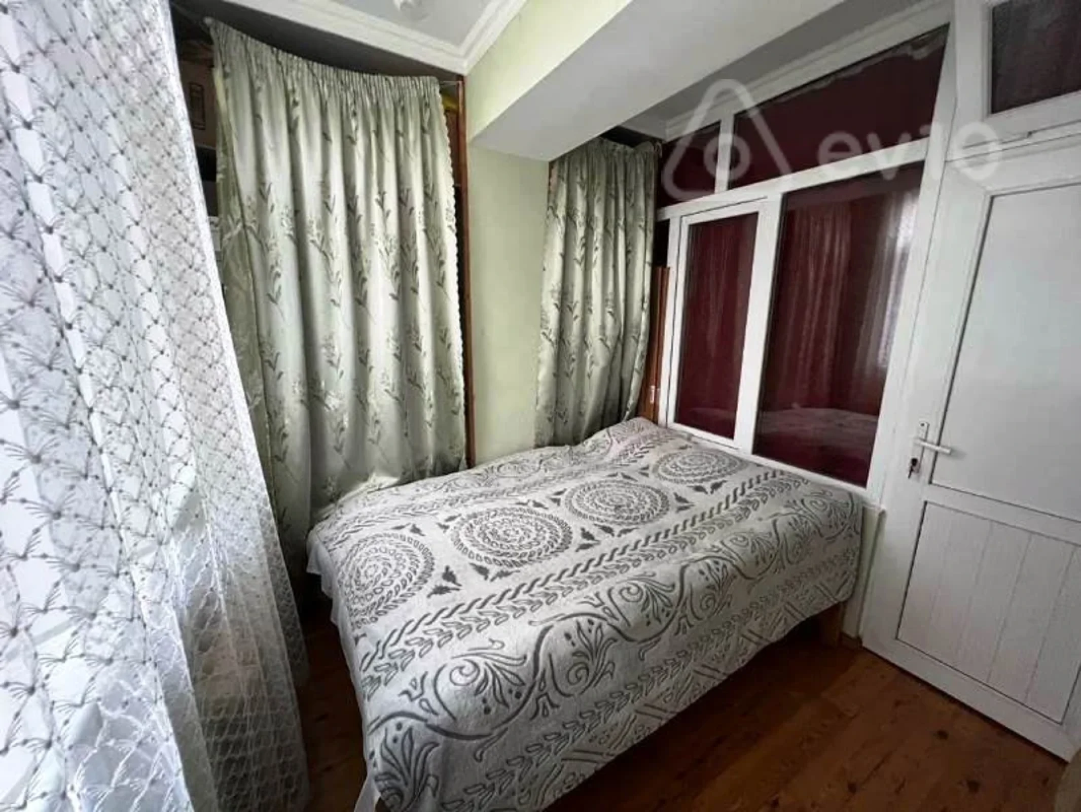 Satılır 3 otaqlı köhnə tikili 60 m²