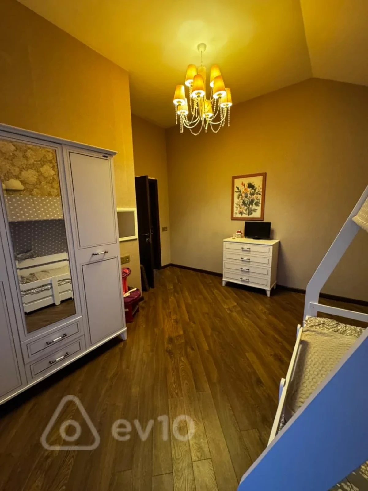 Kirayə verilir 5 otaqlı həyət evi 230 m²