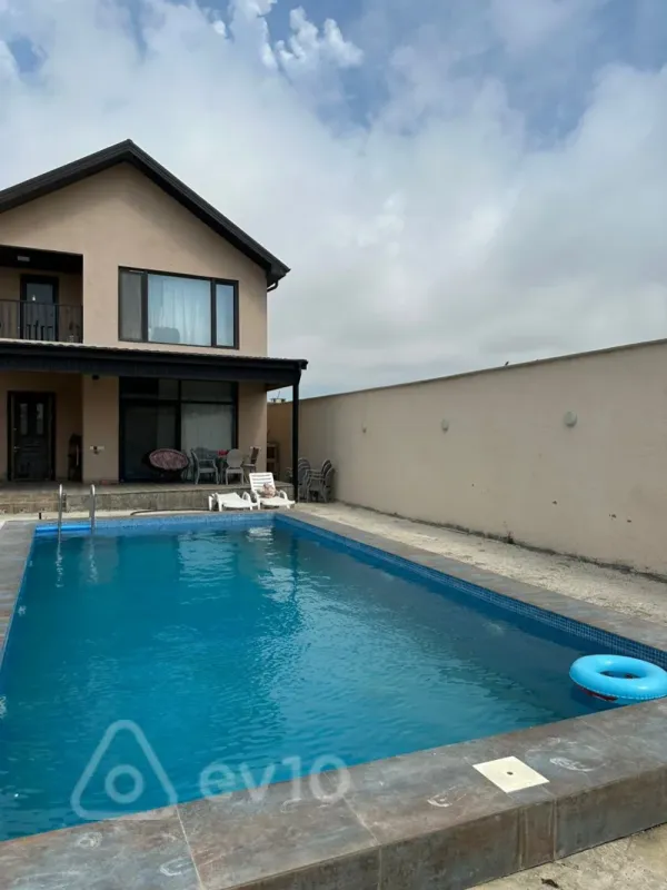 Kirayə verilir 5 otaqlı həyət evi 230 m²