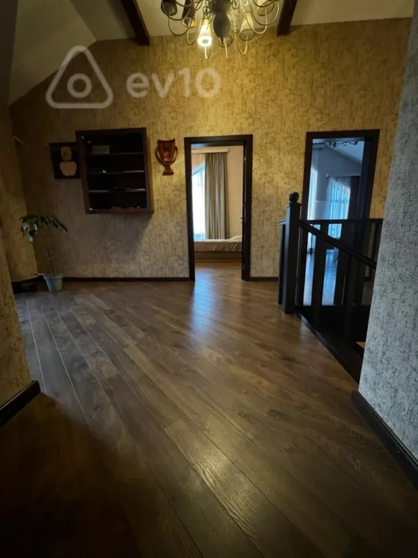 Kirayə verilir 5 otaqlı həyət evi 230 m²