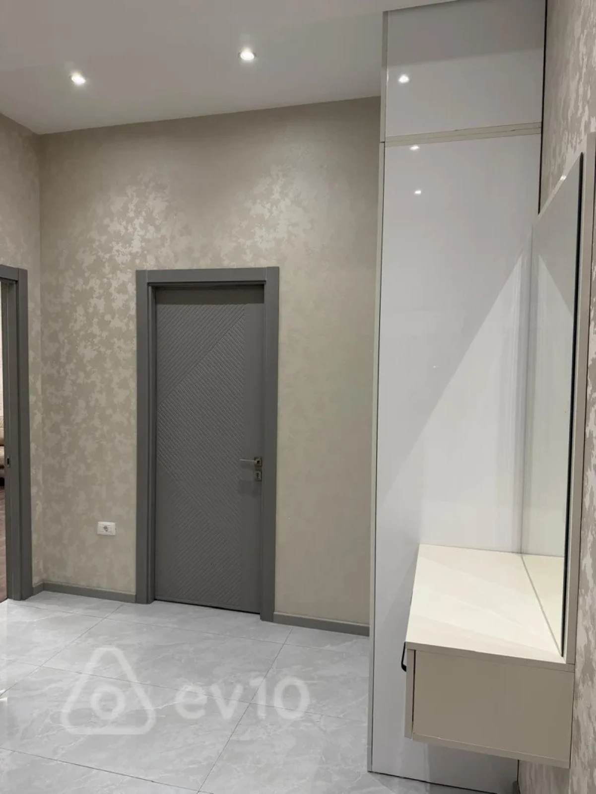 Kirayə verilir 2 otaqlı yeni tikili 95 m²