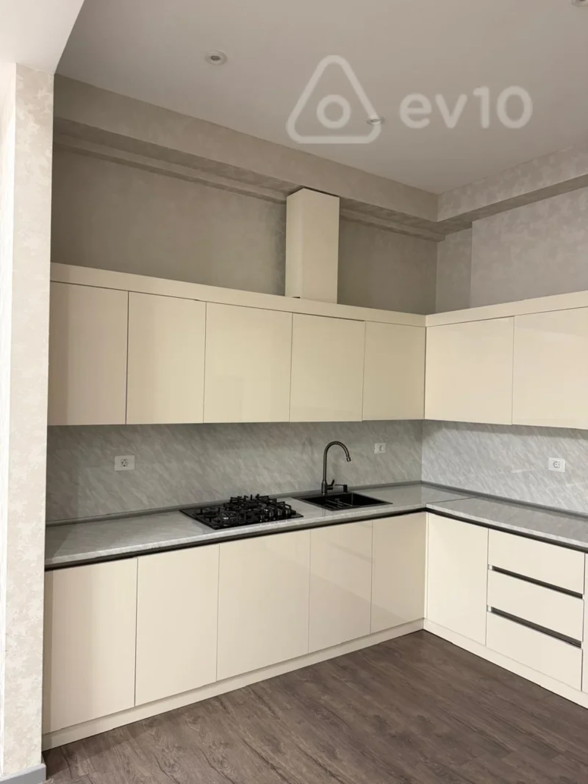 Kirayə verilir 2 otaqlı yeni tikili 95 m²