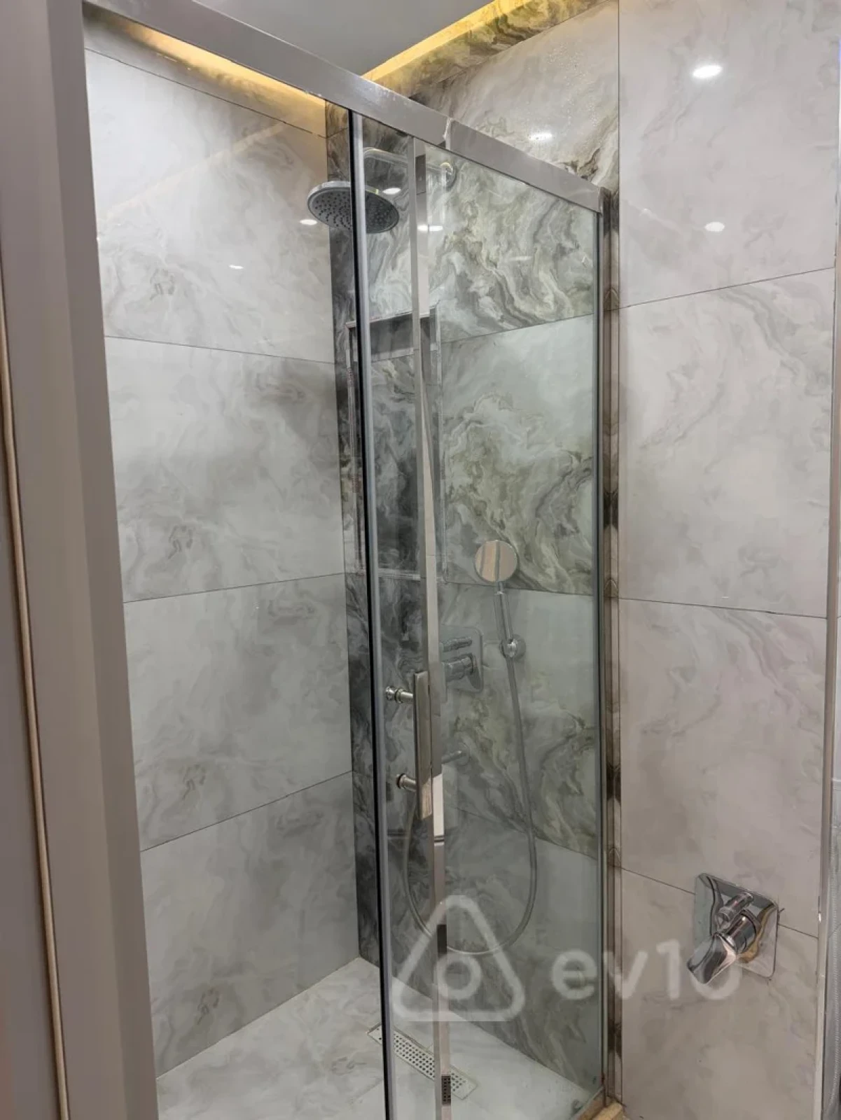 Kirayə verilir 2 otaqlı yeni tikili 95 m²