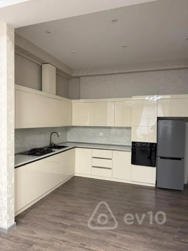 Kirayə verilir 2 otaqlı yeni tikili 95 m²