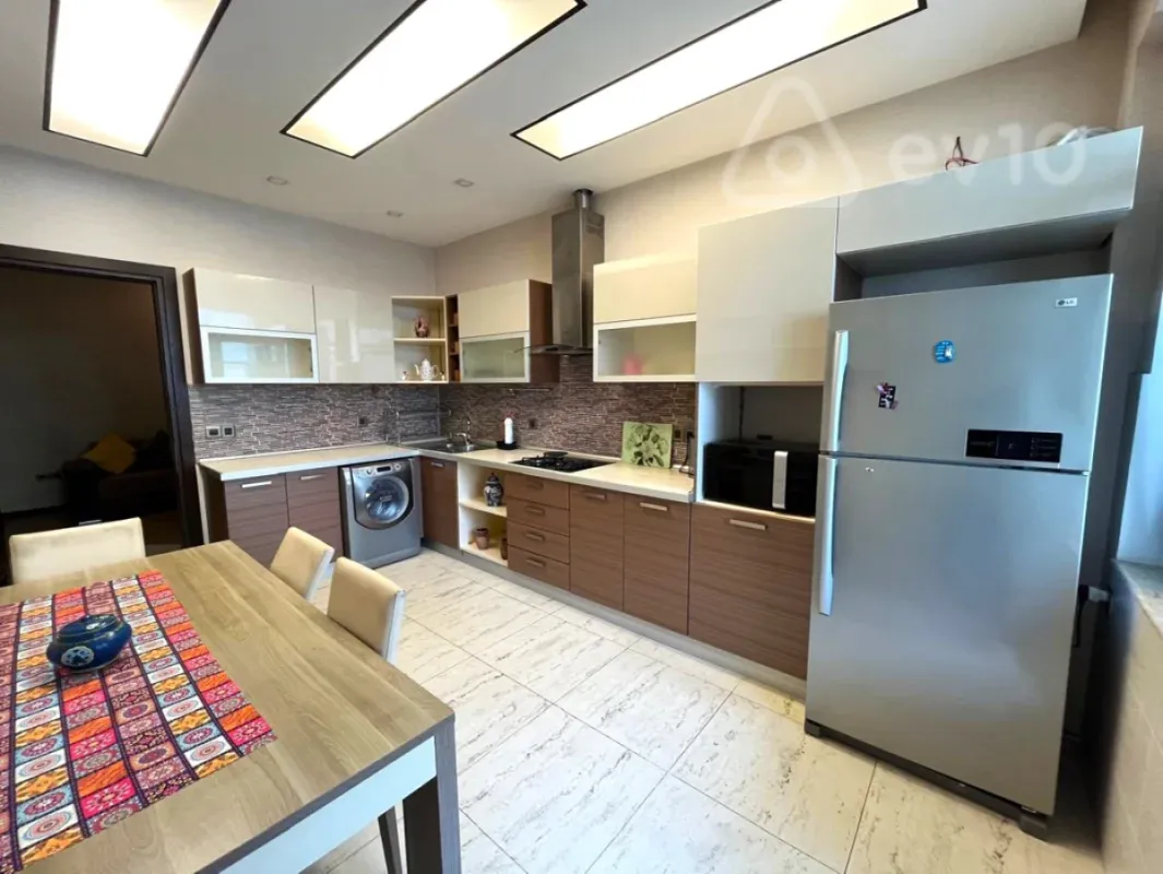 Kirayə verilir 3 otaqlı yeni tikili 100 m²