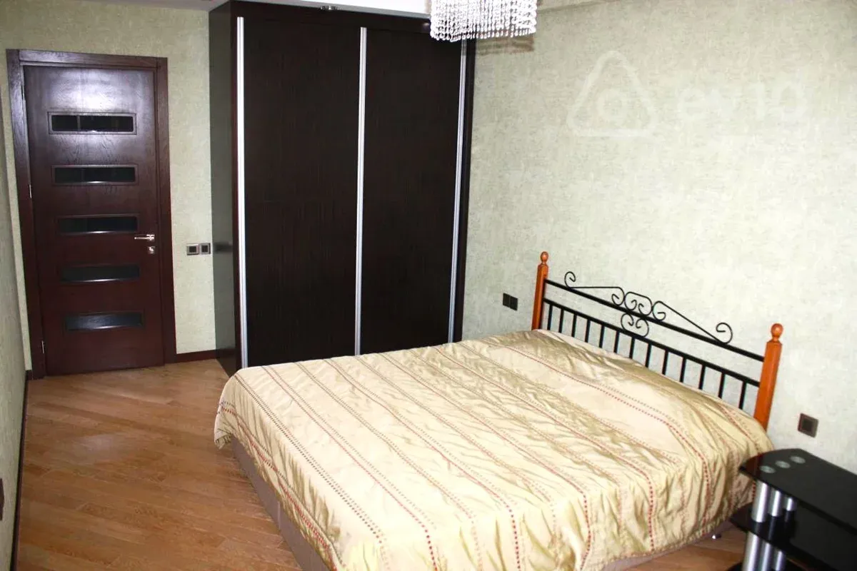 Kirayə verilir 3 otaqlı yeni tikili 100 m²