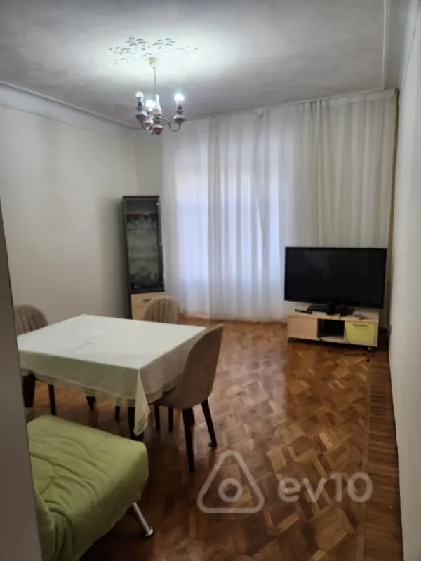 Kirayə verilir 3 otaqlı köhnə tikili 100 m²