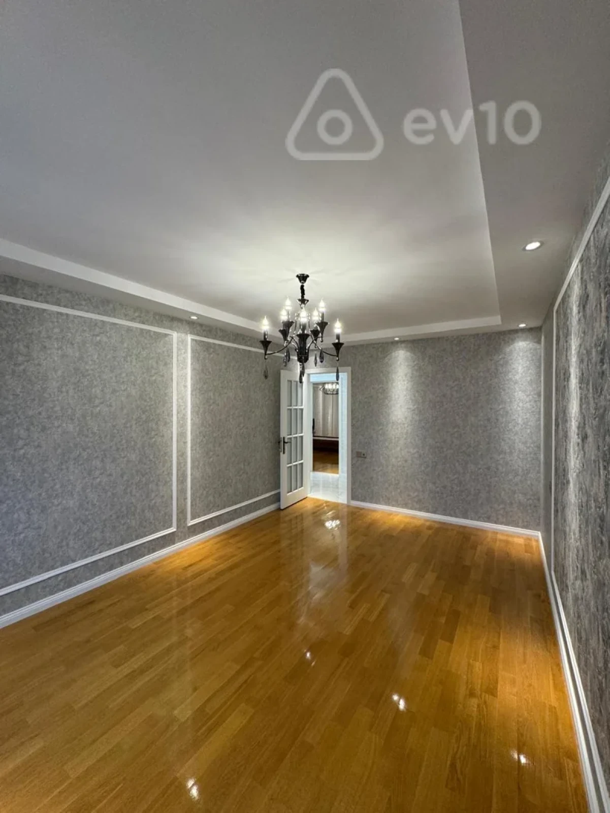 Satılır 3 otaqlı köhnə tikili 85 m²