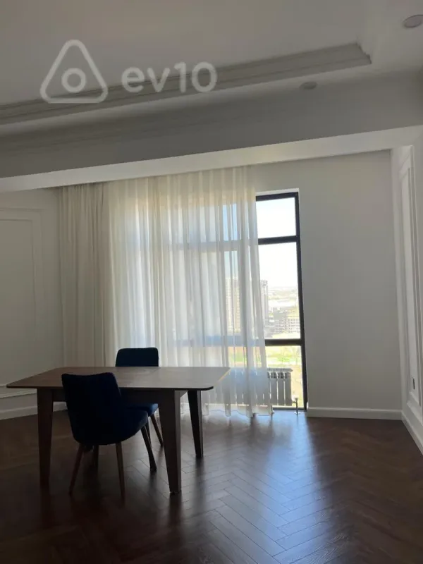 Kirayə verilir 2 otaqlı yeni tikili 102 m²