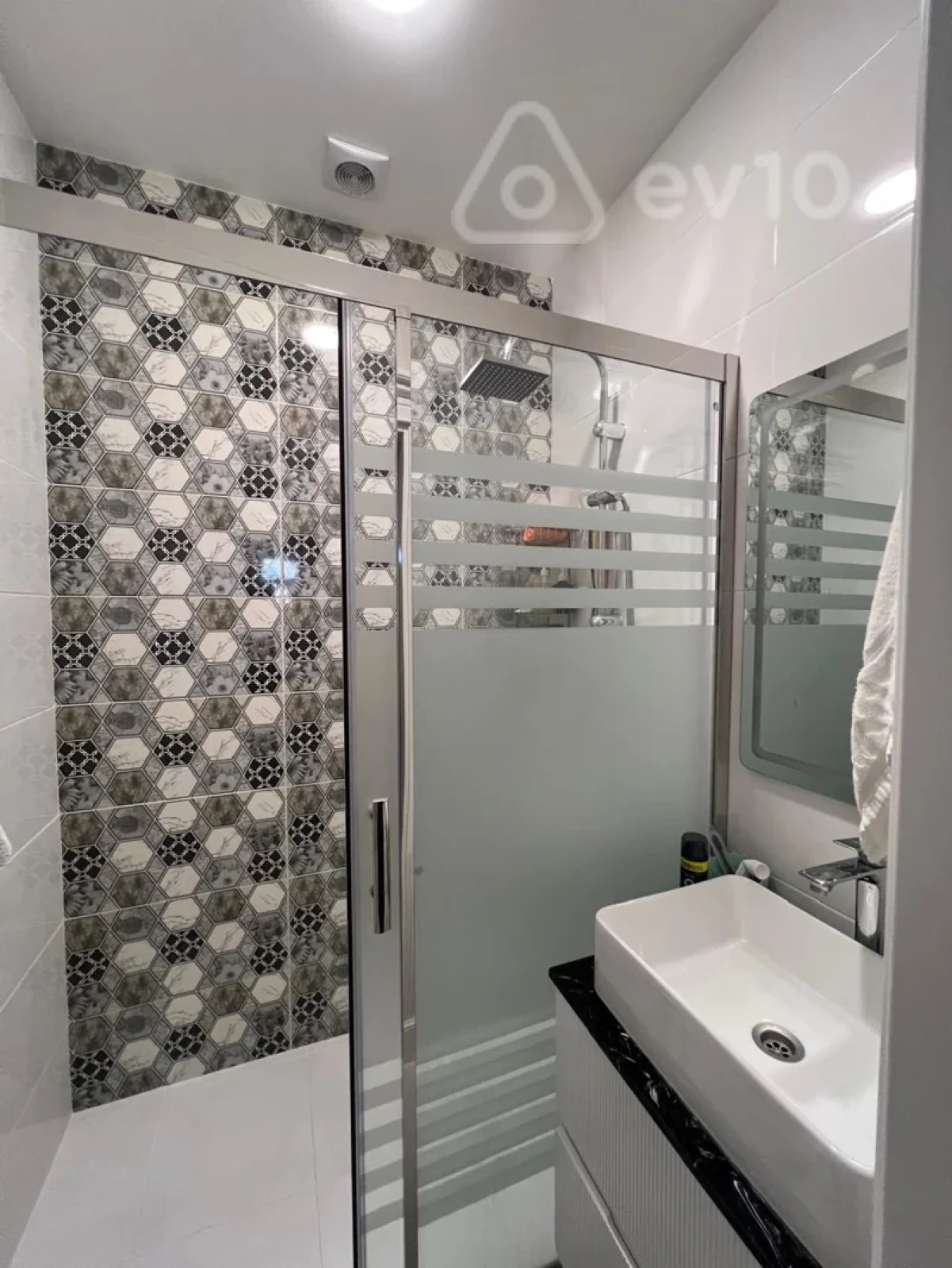 Kirayə verilir 2 otaqlı yeni tikili 102 m²