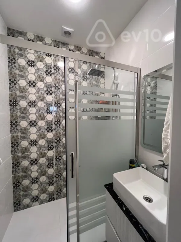 Kirayə verilir 2 otaqlı yeni tikili 102 m²