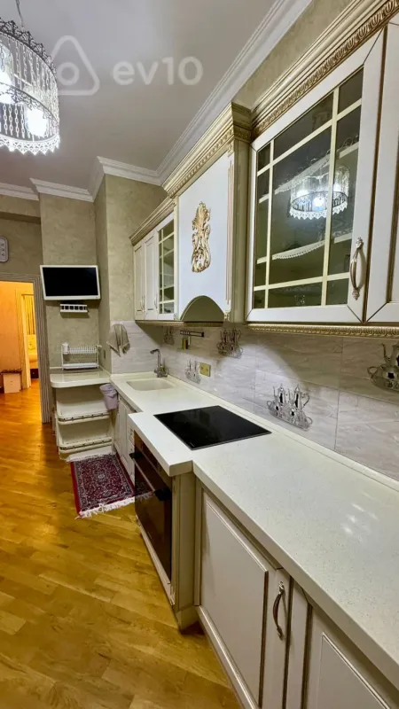Kirayə verilir 3 otaqlı yeni tikili 130 m²