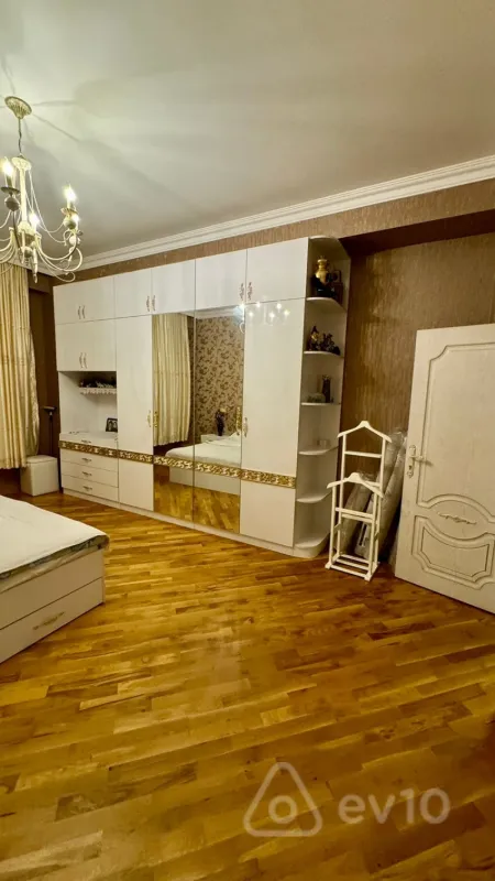 Kirayə verilir 3 otaqlı yeni tikili 130 m²