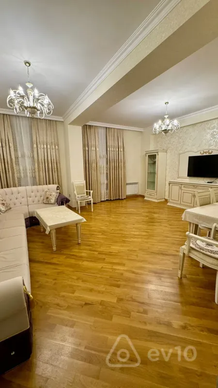 Kirayə verilir 3 otaqlı yeni tikili 130 m²