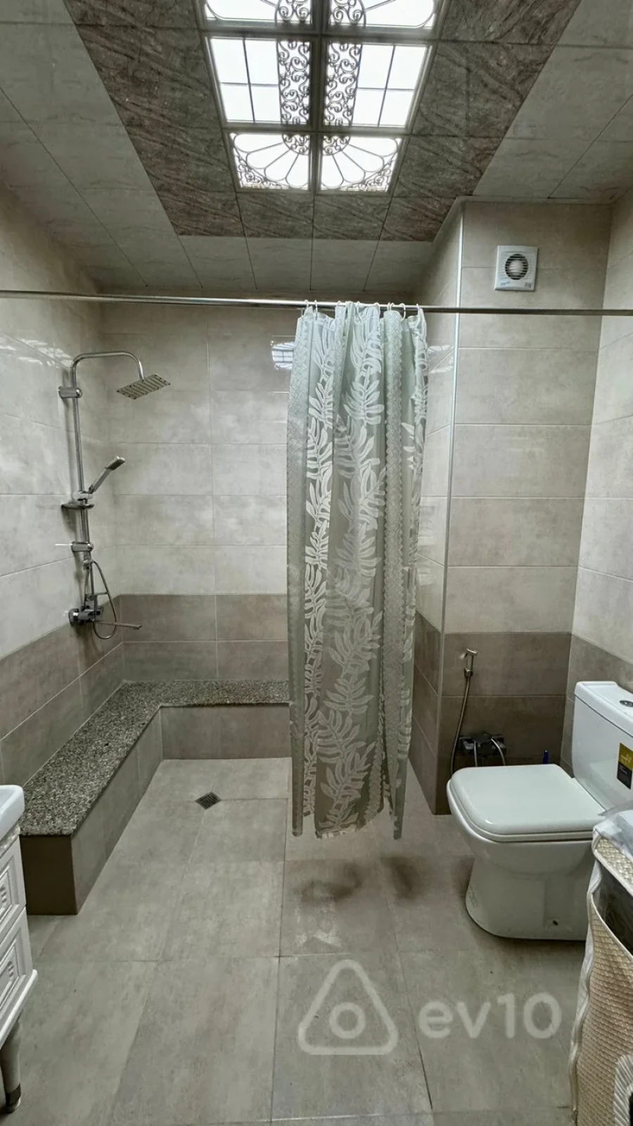 Kirayə verilir 3 otaqlı yeni tikili 130 m²