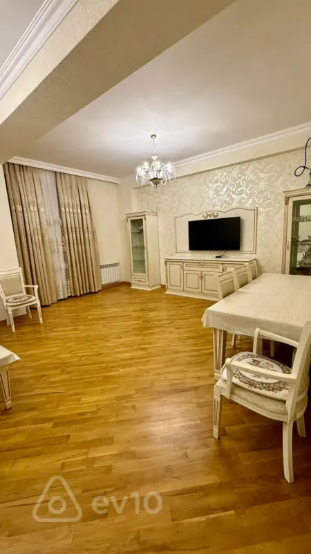Kirayə verilir 3 otaqlı yeni tikili 130 m²