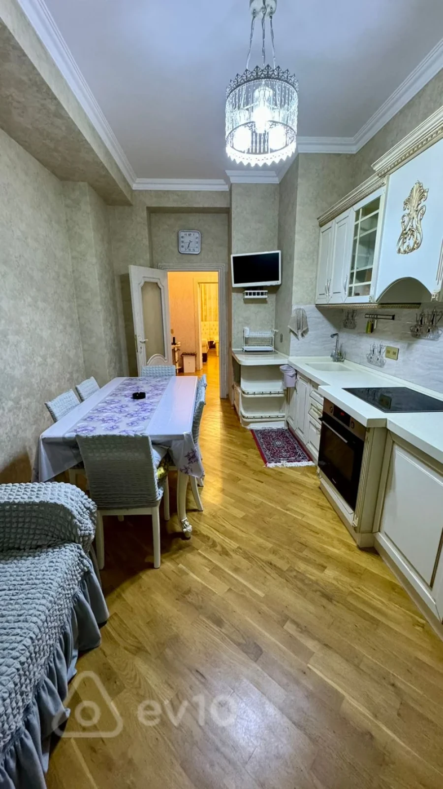 Kirayə verilir 3 otaqlı yeni tikili 130 m²