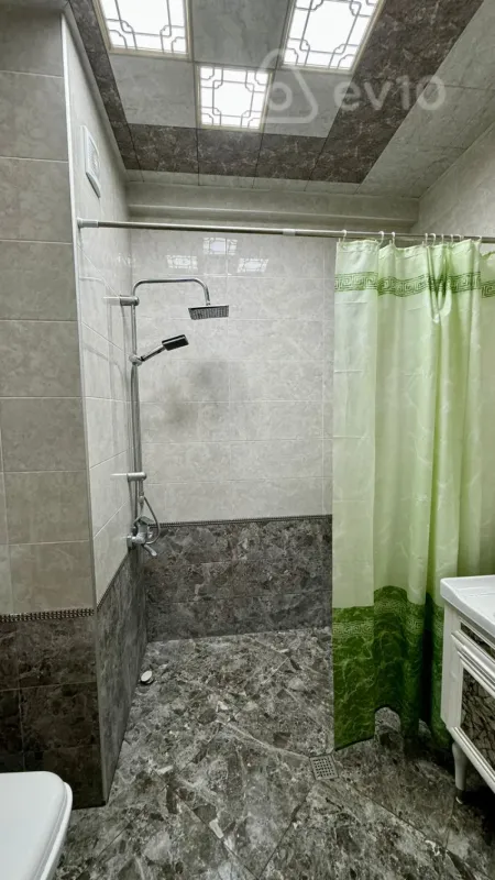 Kirayə verilir 3 otaqlı yeni tikili 130 m²