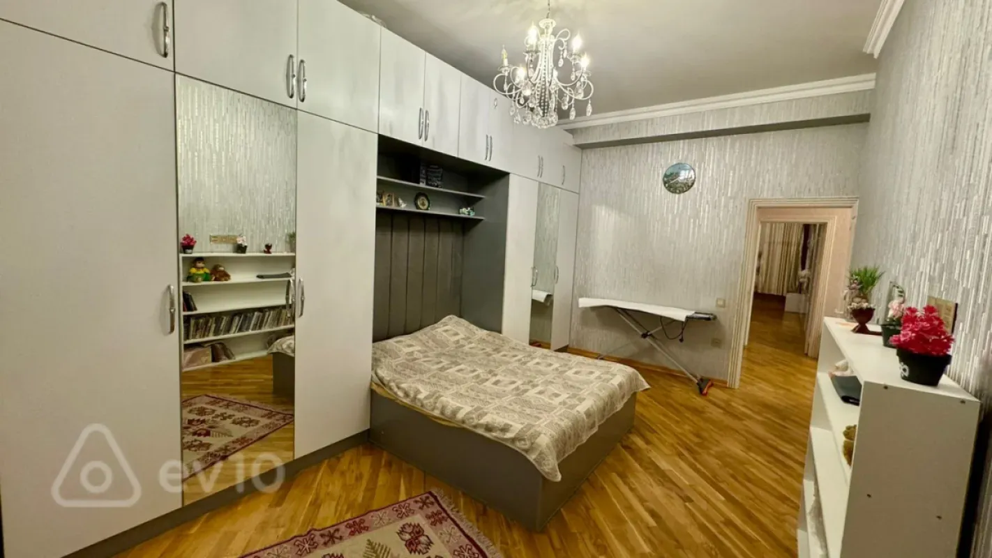 Kirayə verilir 3 otaqlı yeni tikili 130 m²