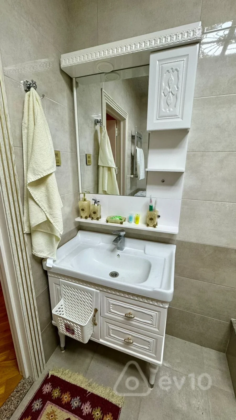 Kirayə verilir 3 otaqlı yeni tikili 130 m²