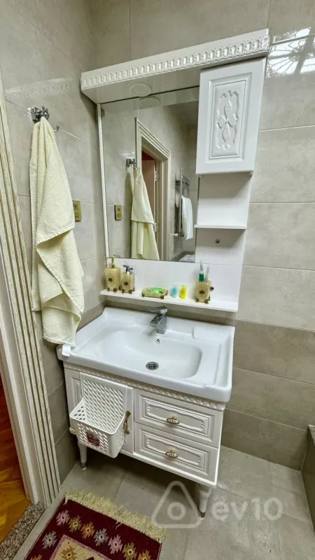 Kirayə verilir 3 otaqlı yeni tikili 130 m²