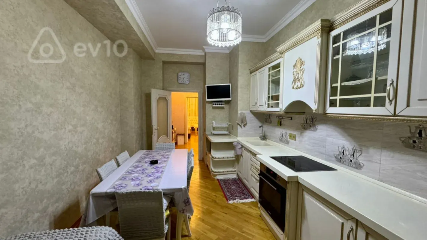 Kirayə verilir 3 otaqlı yeni tikili 130 m²