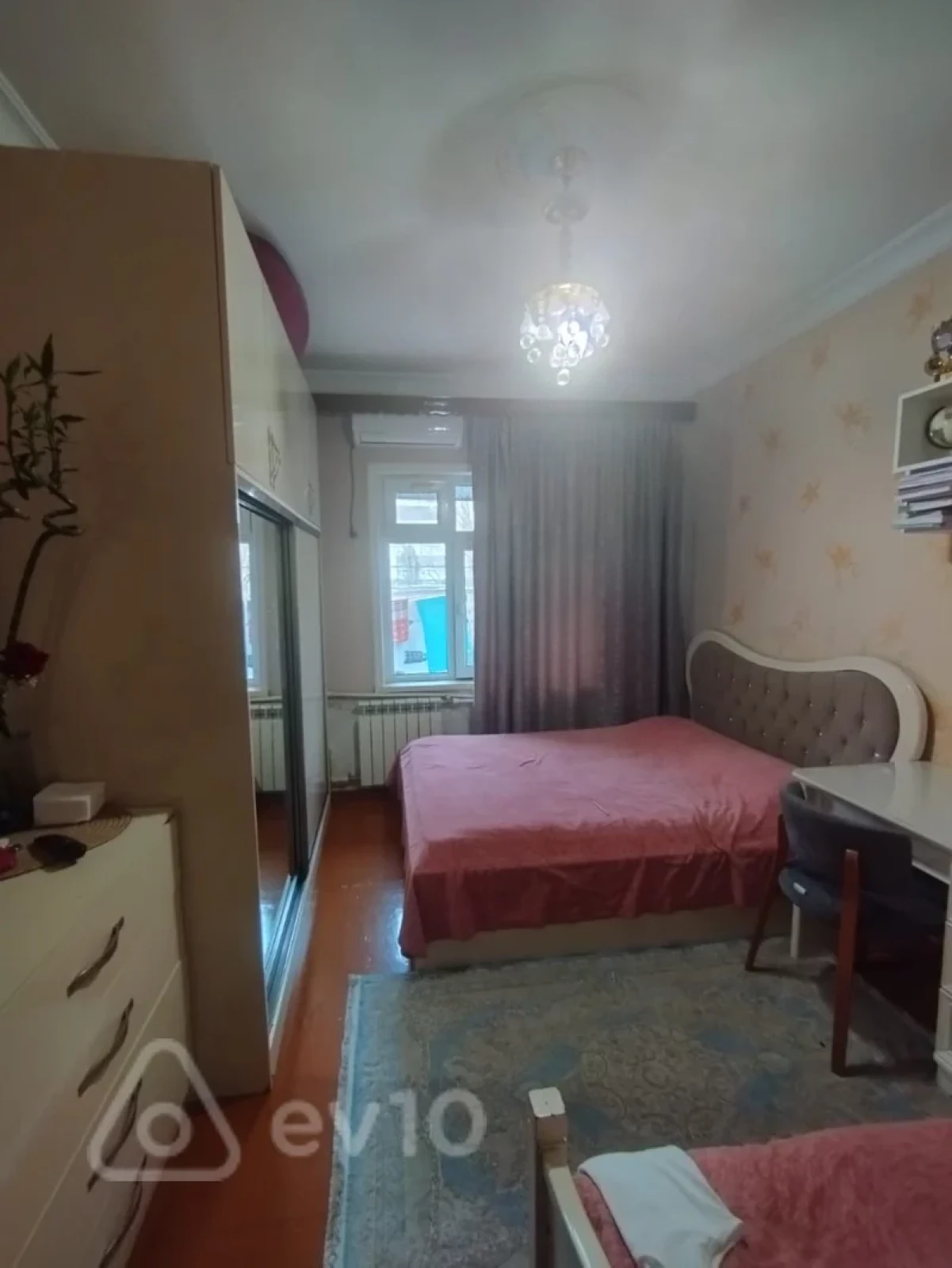 Satılır 4 otaqlı köhnə tikili 110 m²