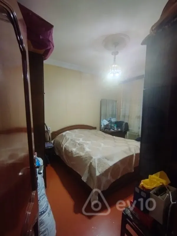 Satılır 4 otaqlı köhnə tikili 110 m²