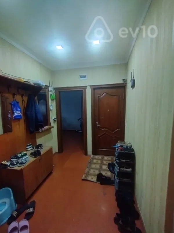 Satılır 4 otaqlı köhnə tikili 110 m²