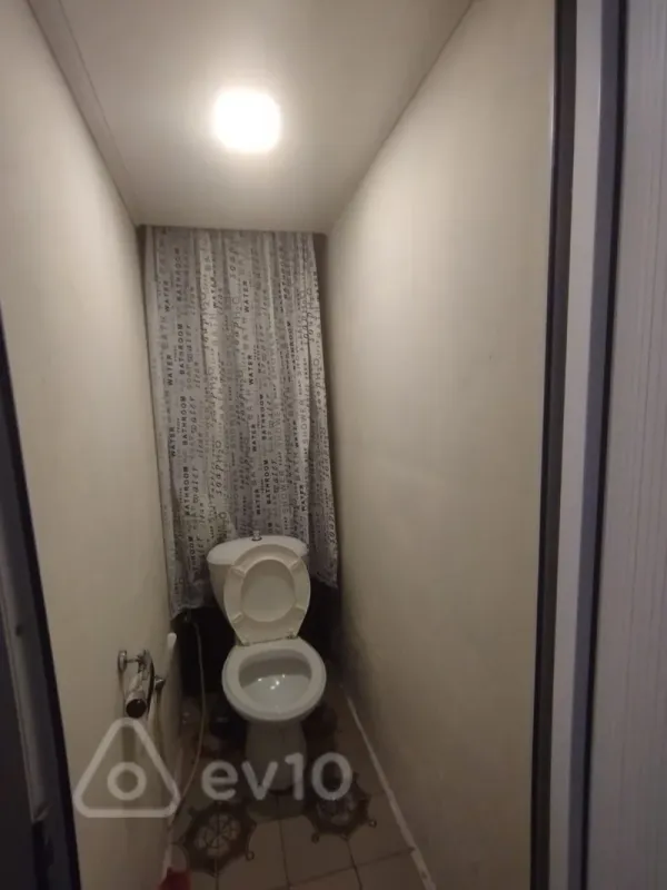 Satılır 4 otaqlı köhnə tikili 110 m²