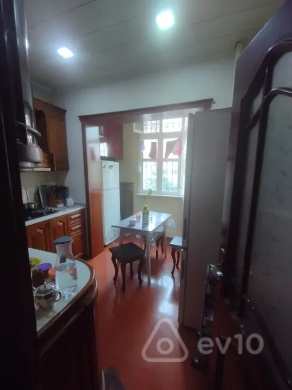 Satılır 4 otaqlı köhnə tikili 110 m²