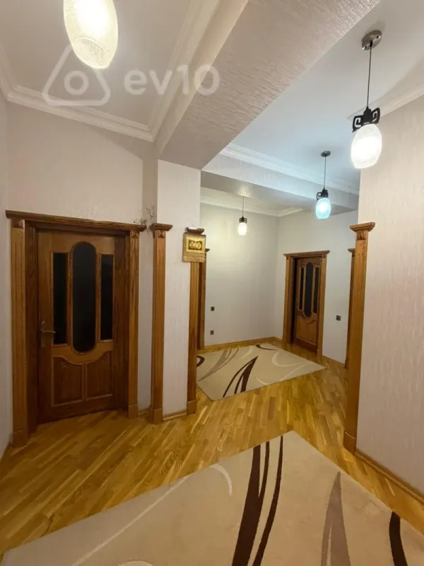 Kirayə verilir 3 otaqlı yeni tikili 130 m²