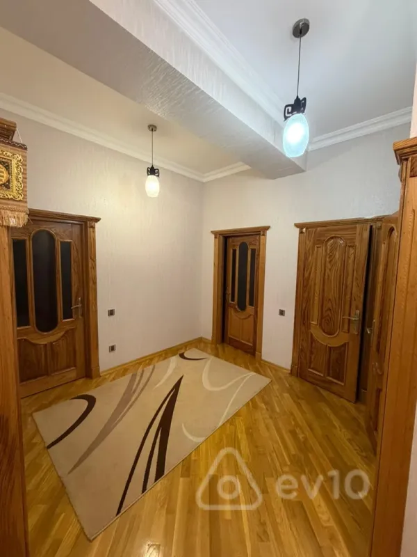 Kirayə verilir 3 otaqlı yeni tikili 130 m²