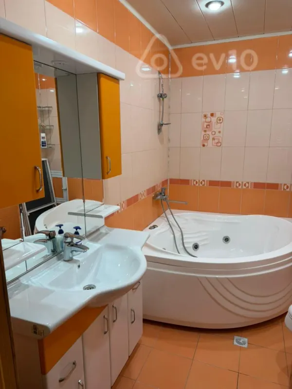 Kirayə verilir 3 otaqlı yeni tikili 130 m²