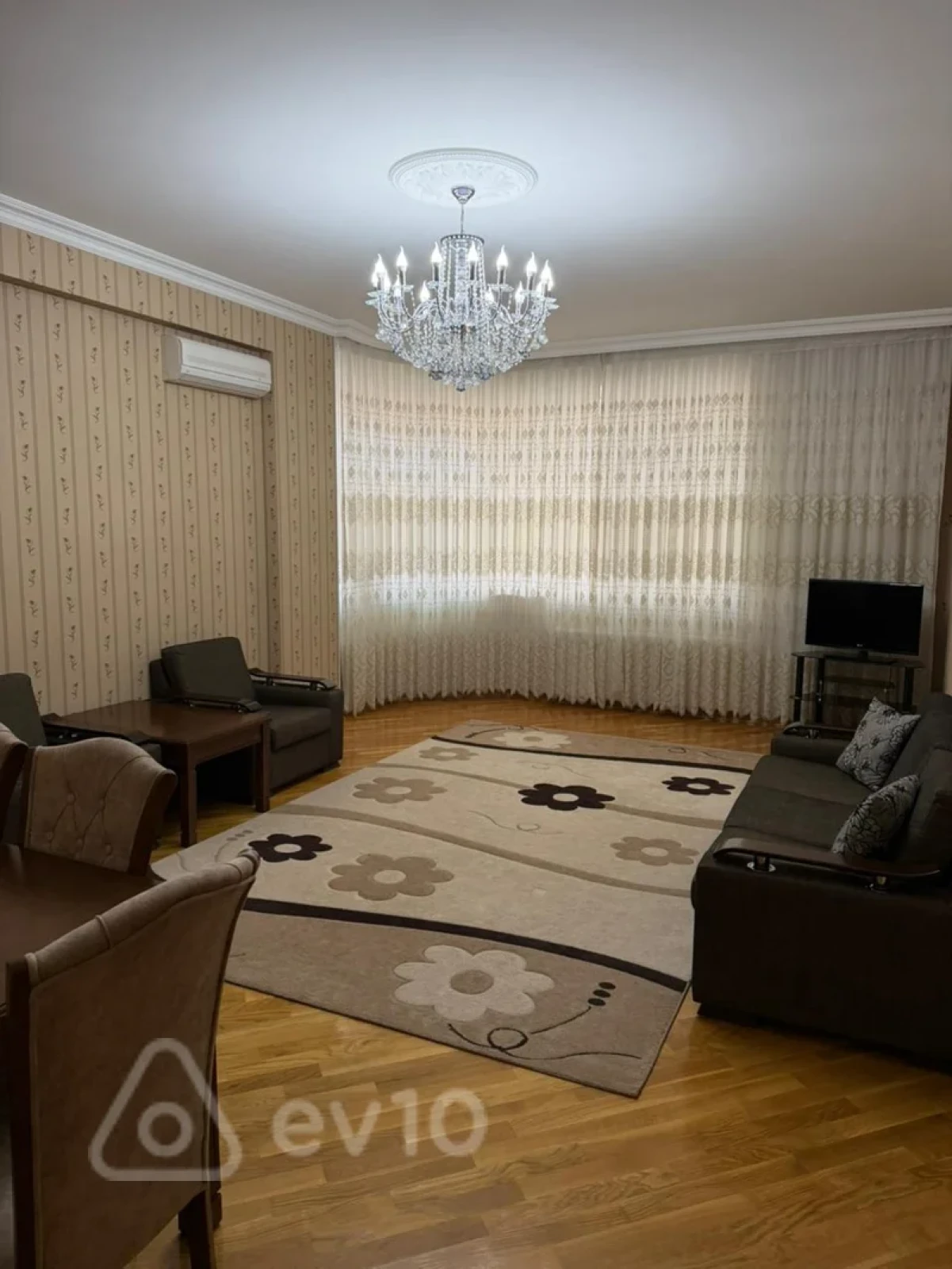 Kirayə verilir 3 otaqlı yeni tikili 130 m²